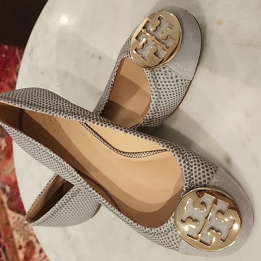 Beautiful shoe wear with everything. Great statement piece... nice leather